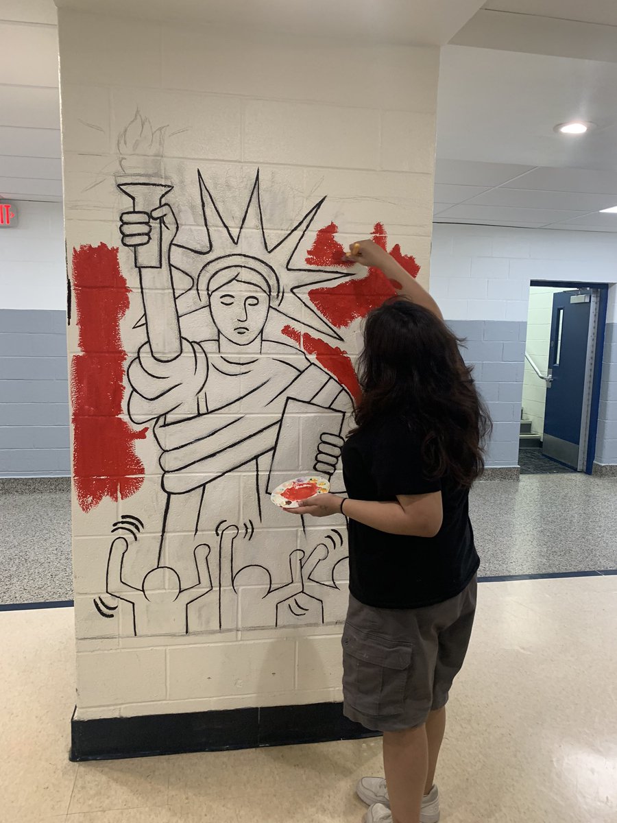 Our Senior art students are making a lasting impact as they create murals to make CHS more beautiful before the graduate! @Carmelschools <a href="/ChsPiazza/">CHSPiazza</a>