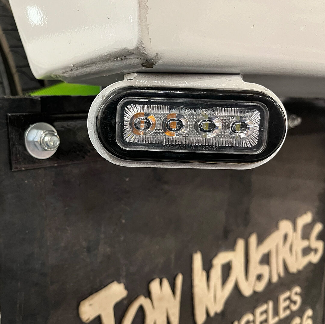 maxxima's tweet image. Be seen, be safe! Our M20484YWCL Warning Light offers synchronized flash patterns and a low-profile design for maximum visibility and compliance.   #EmergencyLighting #trucklighting #truckdriver bit.ly/3V3Fz81
