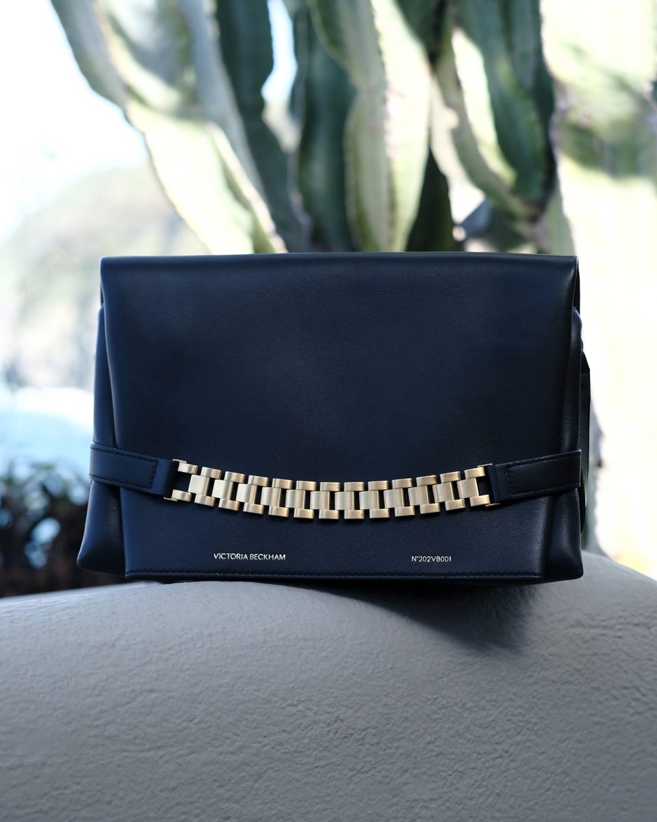 victoriabeckham's tweet photo. Looking for the perfect travel companion? Set your sights on the #VBChain Pouch, beautifully crafted in Italy.
Shop it now >> https://t.co/lqFBRhQ35r https://t.co/jfx8tIKOdS