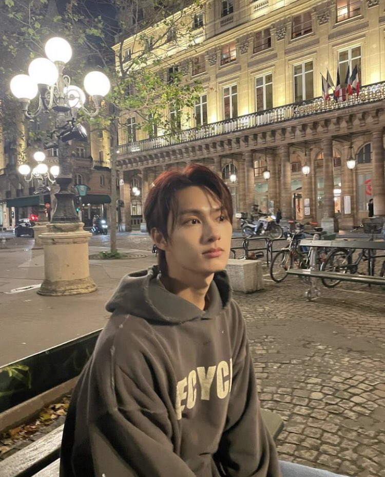 cheoliecherrie's tweet photo. 🔆 saan aabot ang bente pesos mo?
— jun x oc

from early morning bickering at the tricycle station, mid day banters in food stalls, to late night quarrels in the streets of manila— all this (not so)quiet boy you met from preschool needed to regain your affection was … 20 pesos? https://t.co/SPwfcfOZWP