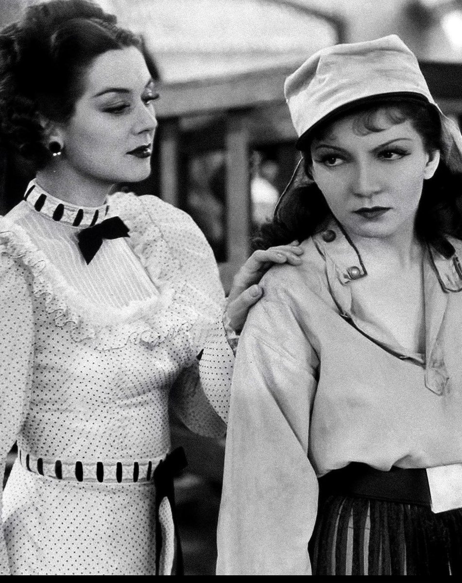 CColbertarchive's tweet photo. Celebrating Rosalind Russell born on this day✨ https://t.co/DtdaCbyRIo