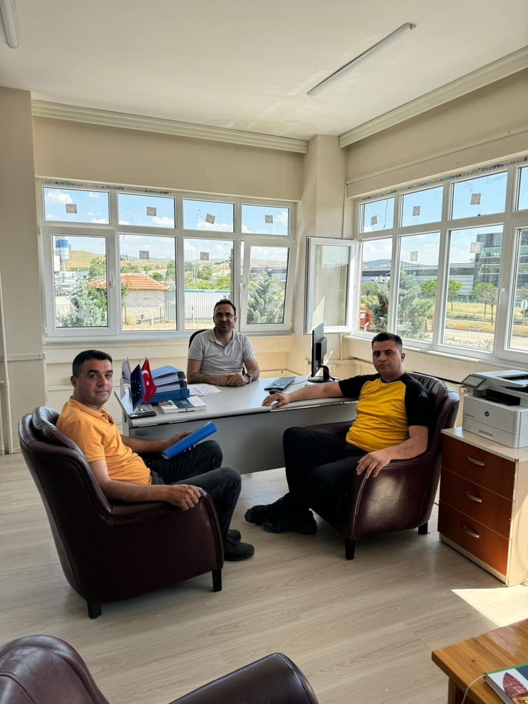 tkdkankara06's tweet photo. Kırıkkale İrtibat Ofisimiz Kırıkkale Süt Üreticileri Birliğince hazırlanmış ilk başvurusunu almıştır. Başvuru sahibimize hayırlı olmasını dileriz. 🐮 @tkdkkirikkale #tkdkankara #tkdk81ilde https://t.co/iRZqS0mUo0