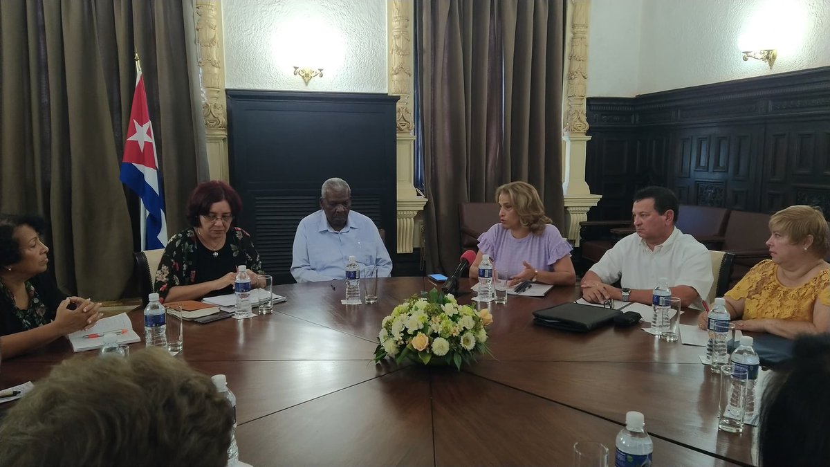 Presentamos al Presidente de la <a href="/AsambleaCuba/">Asamblea Nacional Cuba</a>, Esteban Lazo, el informe de #RendiciónDeCuentaMINCIN, con los resultados de las acciones realizadas.

Conscientes de que, más allá de los resultados alcanzados, queda mucho por hacer para cumplir la misión con nuestro pueblo.