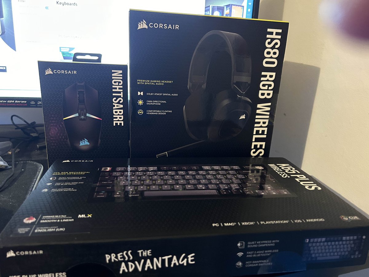 II_dougster_II's tweet photo. BIG BIG THANKS TO @BlueandQueenie AND @ScanComputers for such a great giveaway prize oh and the few extra bits from SCAN were awesome!!!!!!!!! https://t.co/Nxb4hTnJGV