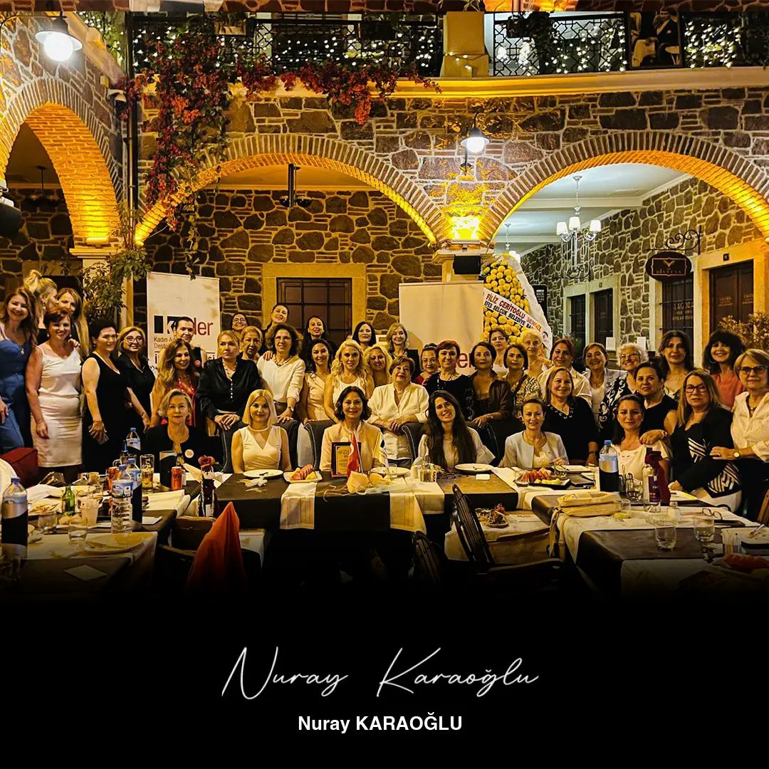 KaraogluNuray's tweet photo. 31 Mart Yerel seçimlerinden sonra 8 ilçesinde kadın belediye başkanı seçerek tarih yazan İzmir'de Ka.Der İzmir Şubemizin düzenlediği; Çeşme Belediye Başkanı Lal Denizli (@laldenizlicesme), CHP Manisa İl Başkanı İlksen Özalper (@ilksenuludag) Karabağlar Belediye Başkanı Helil Kınay (@Hkinayy ) ve Konak Belediye Başkan Yardımcısı Simge Eldeniz ve STK temsilcilerinin katıldığı, yerelde kadın temsilinin önemini konuştuğumuz toplantıda yer almaktan mutluluk duydum. Verdikleri teşekkür plaketi ile beni onurlandıran bu harika etkinliğin düzenlenmesinde emeği geçen başta sevgili İzmir Şube Başkanımız Banu Önkol İçhedef'e, Yönetim Kurulu Üyelerine ve katılım sağlayan tüm arkadaşlarıma teşekkür ederim. Dayanışmamızın ve birlikteliğimizin gücünün katlanarak büyümesi dileğiyle...