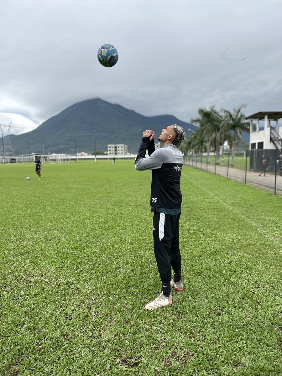 _Gabrielmorais9's tweet photo. Foco no objetivo ⚫️⚪️🌪️ https://t.co/7Yi12iUSee