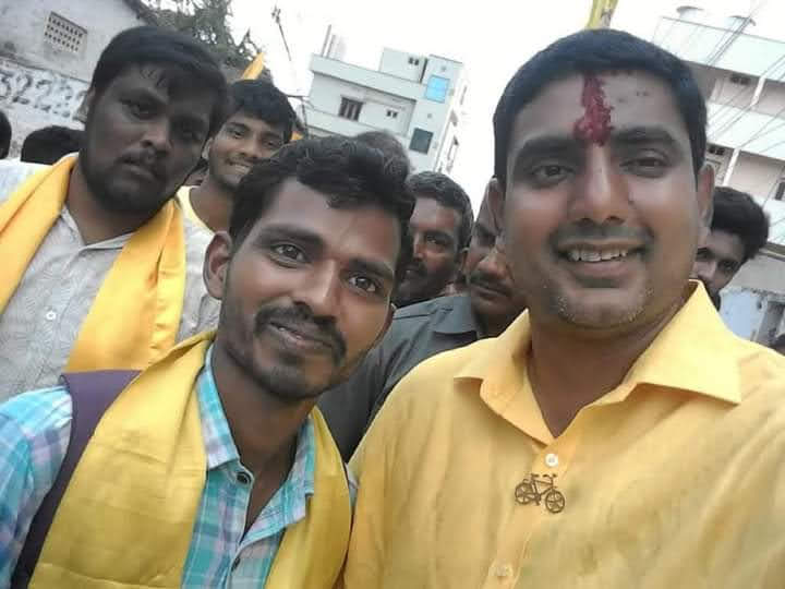 CHANDRABABU0793's tweet photo. @naralokesh #పప్పును కాదు #పెనుముప్పును అని ప్రత్యర్థులకు చాటిన #యువగళం మంగళగిరి #MLA నారా లోకేష్ అన్న గారికి హృదయపూర్వక హార్దిక శుభాకాంక్షలు 💐💐💐🚲💛✌️
@naralokesh 
#TDPAgain 
#CBN 
#naralokesh 
#Andhrapradesh 
#Mangalagiri https://t.co/PZAYWY9iDi