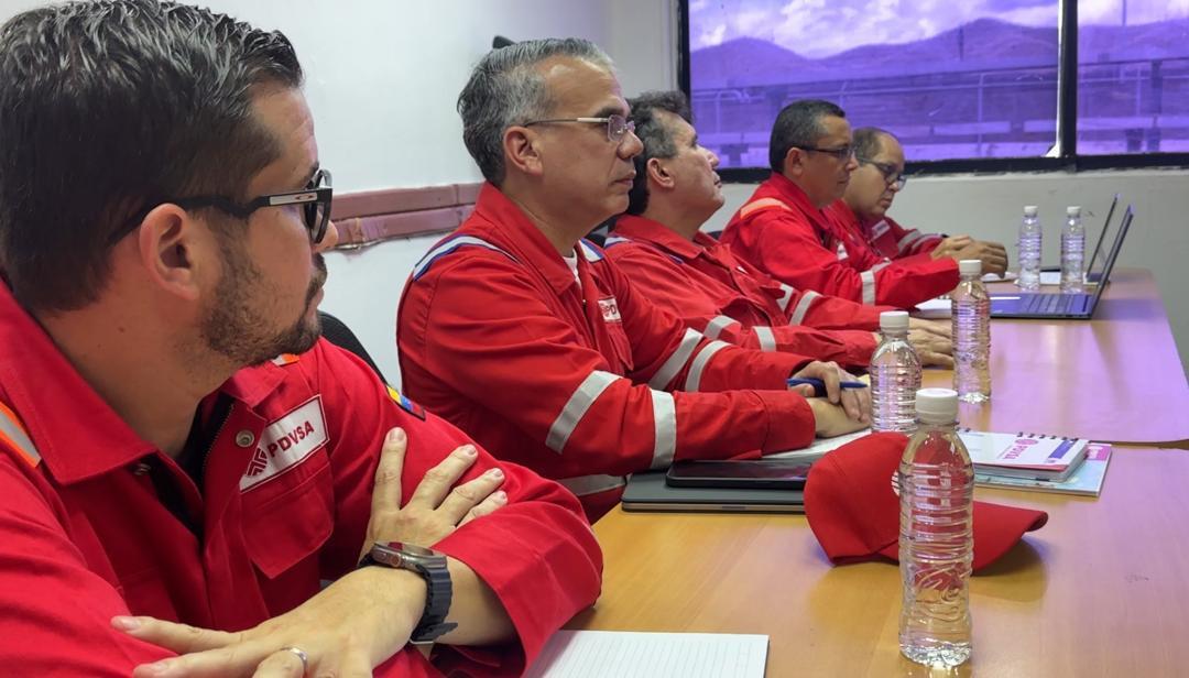 PDVSA's tweet photo. Junta Directiva de PDVSA, liderada por el ministro Pedro Rafael @TellecheaRuiz realiza reunión de seguimiento a planes estratégicos desde el Terminal de Almacenamiento y Embarque de Crudo José Antonio Anzoátegui (TAECJAA). https://t.co/Udf2GgGuBC