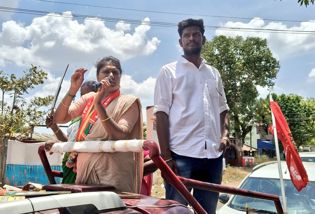 thennagamvishnu's tweet photo. இனி நாம் தமிழர் சிவகங்கை என்றாலே கெத்து தான்🔥

வாழ்த்துகள் கா❤️🎉💐 @Ezhil_NTK https://t.co/R7rB6ZsSqo