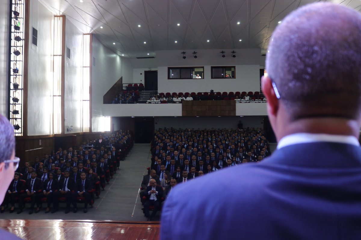 Que viva el #Cicpc y su generación de relevo!
#ComunicaciónPorLaPazyVida
#AfirmativosYPaLante