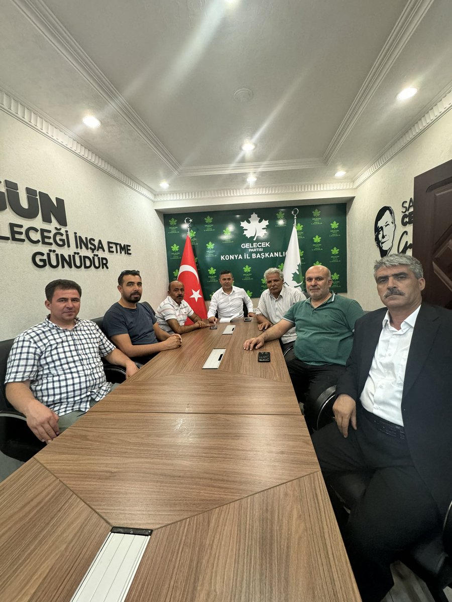 İlçe başkanımız Sayın Tuncer Yıldırım başkanlığında haftalık başkanlık kurulu toplantımızı gerçekleştirdik.
#gelecekselcukluda
<a href="/Ahmet_Davutoglu/">Ahmet Davutoğlu</a> <a href="/ahmetarslan42/">AHMET ARSLAN</a> <a href="/HEkici42/">Hasan Ekici</a> <a href="/tunceryildirim1/">Tuncer Yıldırım</a>