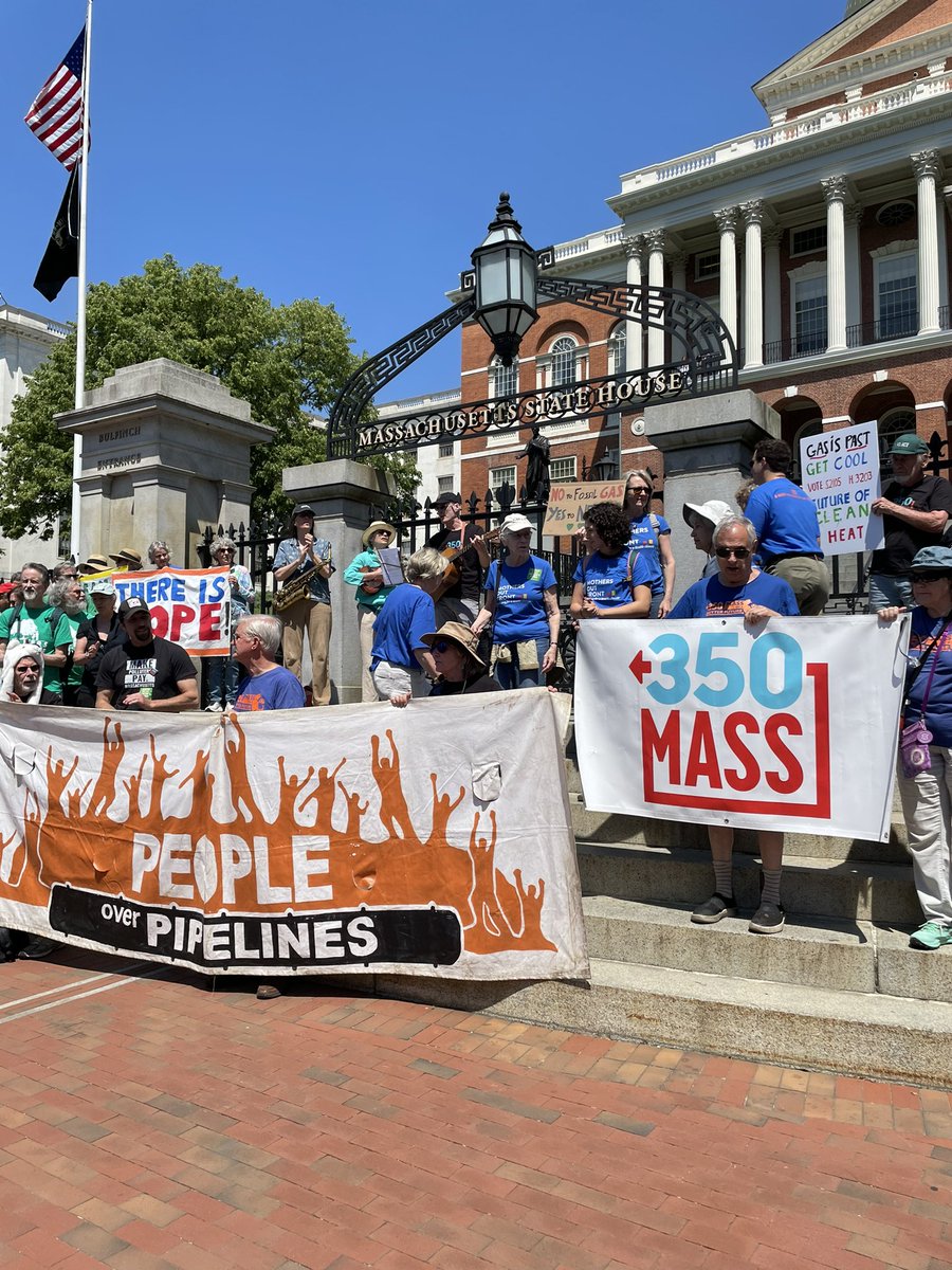 Maryeb2Boyle's tweet photo. Rally for #TheFutureOfCleanHeat bill at MA State House today. #KeepItInTheGround #GasIsPast @MOF_Mass @350Mass @MassClimate https://t.co/X8fKvYCBHB