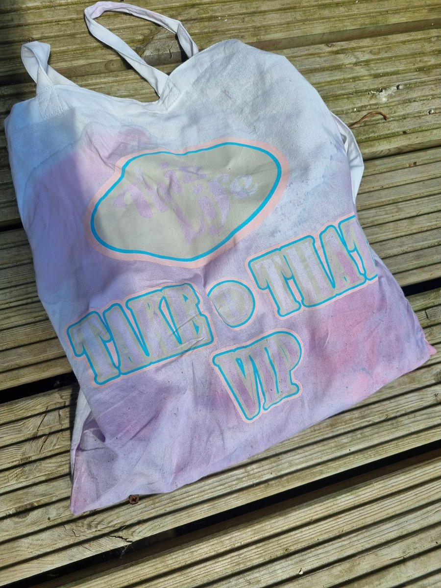CaptainClaire3's tweet photo. @GaryBarlow look what happened to my VIP package at Brum how can I get a new one? #PleaseHelp https://t.co/QZFNS7qA0N