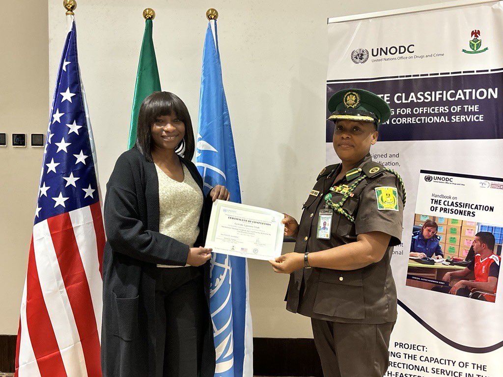 UNODC_Nigeria's tweet photo. UNODC🇳🇬 fostering regional learning experiences; 🇳🇦 🤝🇳🇬

Special thanks to @ncs_namibia officers for participating in the inmate classification training with @CorrectionsNg, highlighting how their classification system promotes the practical application of the #MandelaRules. https://t.co/lIr0rmbGd2