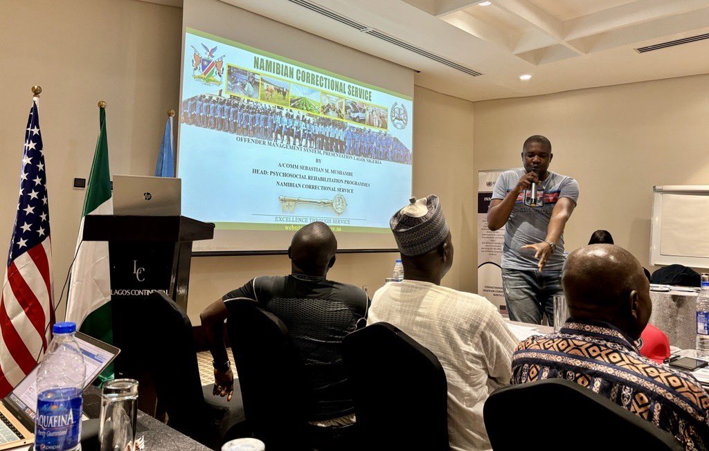 UNODC_Nigeria's tweet photo. UNODC🇳🇬 fostering regional learning experiences; 🇳🇦 🤝🇳🇬

Special thanks to @ncs_namibia officers for participating in the inmate classification training with @CorrectionsNg, highlighting how their classification system promotes the practical application of the #MandelaRules. https://t.co/lIr0rmbGd2