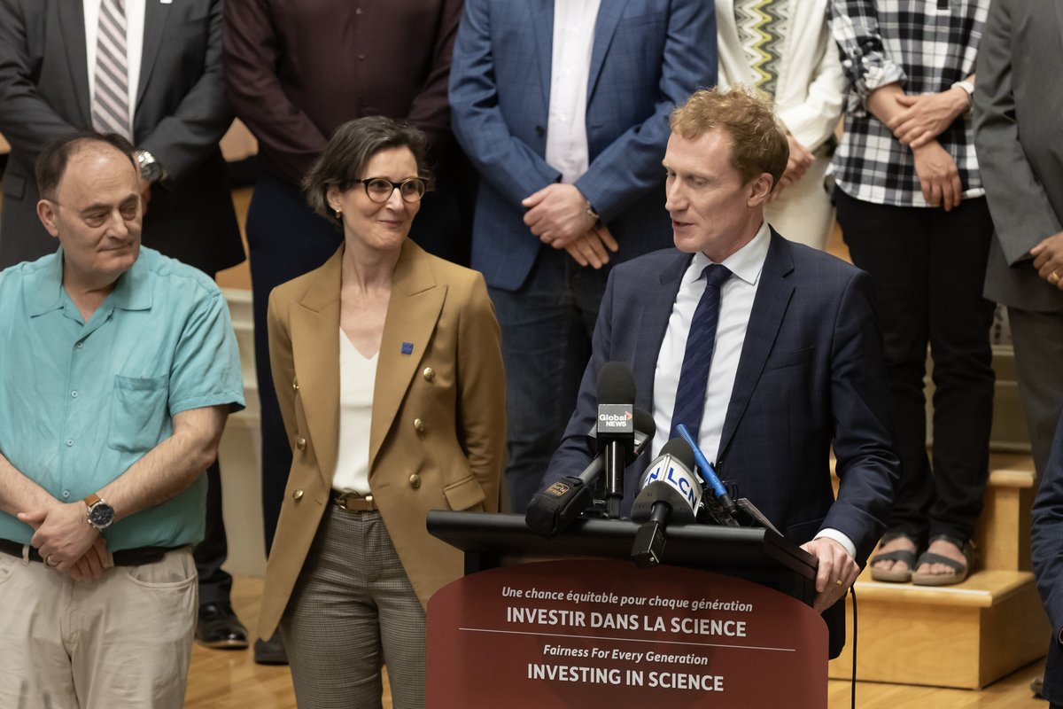 Brain Canada (@braincanada) on Twitter photo Capturé ici : Le ministre de l'Immigration, des Réfugiés et de la Citoyenneté, <a href="/MarcMillerVM/">Marc Miller ᐅᑭᒫᐃᐧᐅᓃᐸᐄᐧᐤᐃᔨᐣ</a>, avec <a href="/VivianePoupon/">Viviane Poupon</a>, la présidente-directrice générale de la Fondation <a href="/BrainCanada/">Brain Canada</a> lors de l’annonce publique du financement, le vendredi 31 mai. ➡️braincanada.ca/fr/annonces/go… Capturé ici : Le ministre de l'Immigration, des Réfugiés et de la Citoyenneté, <a href="/MarcMillerVM/">Marc Miller ᐅᑭᒫᐃᐧᐅᓃᐸᐄᐧᐤᐃᔨᐣ</a>, avec <a href="/VivianePoupon/">Viviane Poupon</a>, la présidente-directrice générale de la Fondation <a href="/BrainCanada/">Brain Canada</a> lors de l’annonce publique du financement, le vendredi 31 mai. ➡️braincanada.ca/fr/annonces/go…