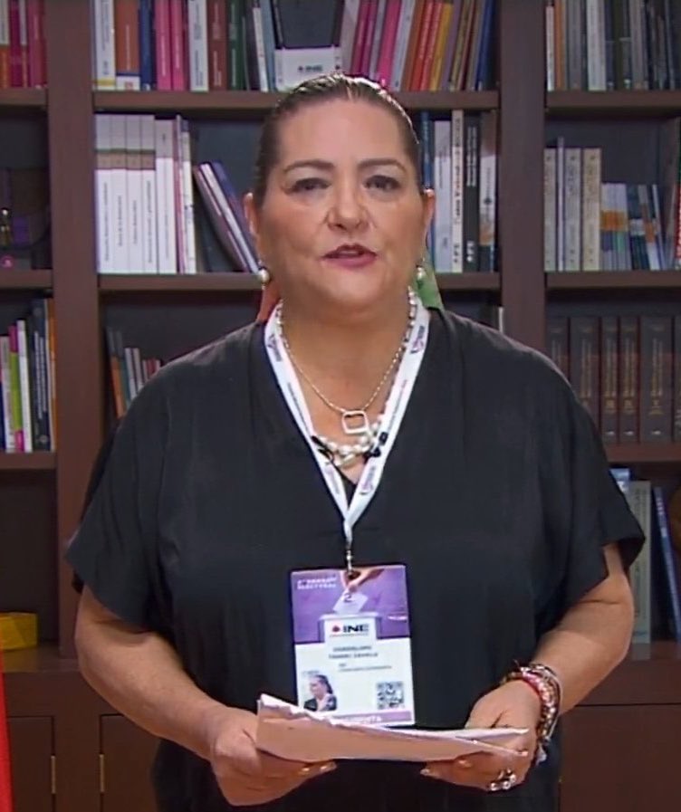 Este es el rostro del fraude electoral. No se puede ser juez y parte. No se puede tener a la familia en la nómina morenista y querer ser árbitro electoral. Nunca debió quedar en la Presidencial del INE!! 
#HuboFraude