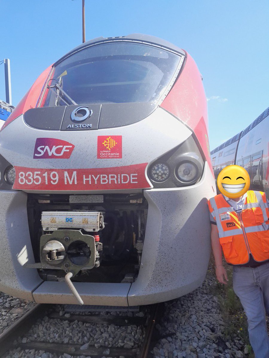 Petite formation sur un tout nouveau modèle de train.

Un hybride 👍
Y’a quoi de plus? Voyons ça.

Thread ⤵️⤵️⤵️