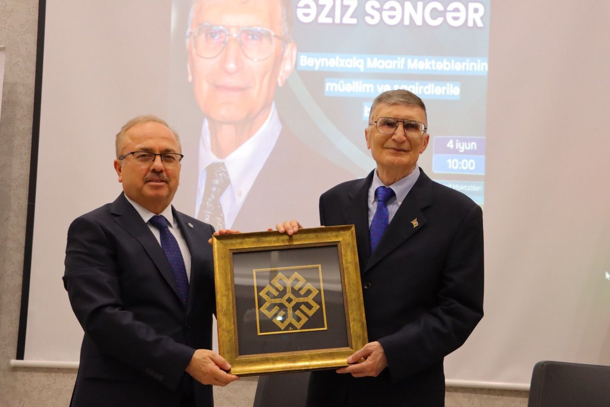 fsmvu's tweet photo. Nobel Ödüllü Prof. Aziz Sancar, Azerbaycan Maarif Okullarını ziyaret etti. Ülkemizin gururu bilim insanımız Sancar’a, Türkiye Maarif Vakfı Başkanı Prof. Dr. Birol Akgün ve Rektörümüz Prof. Dr. @NevzatSimsek eşlik etti. Araştırmanın önemini vurgulayan bilim insanımız, öğrencilerin çalışmalarını yakından inceleyerek tavsiyelerde bulundu. Sancar, bu ziyarette Rektörümüz ile Fatih Sultan Mehmet Vakıf Üniversitemizin @fsmvu eğitim ve araştırma altyapısı hakkında da görüştü. Rektörümüz, Sancar’a Üniversitemiz Sanat, Tasarım ve Mimarlık Fakültesi Geleneksel Türk Sanatları Bölümü tarafından hazırlanan ebru eseri takdim etti.