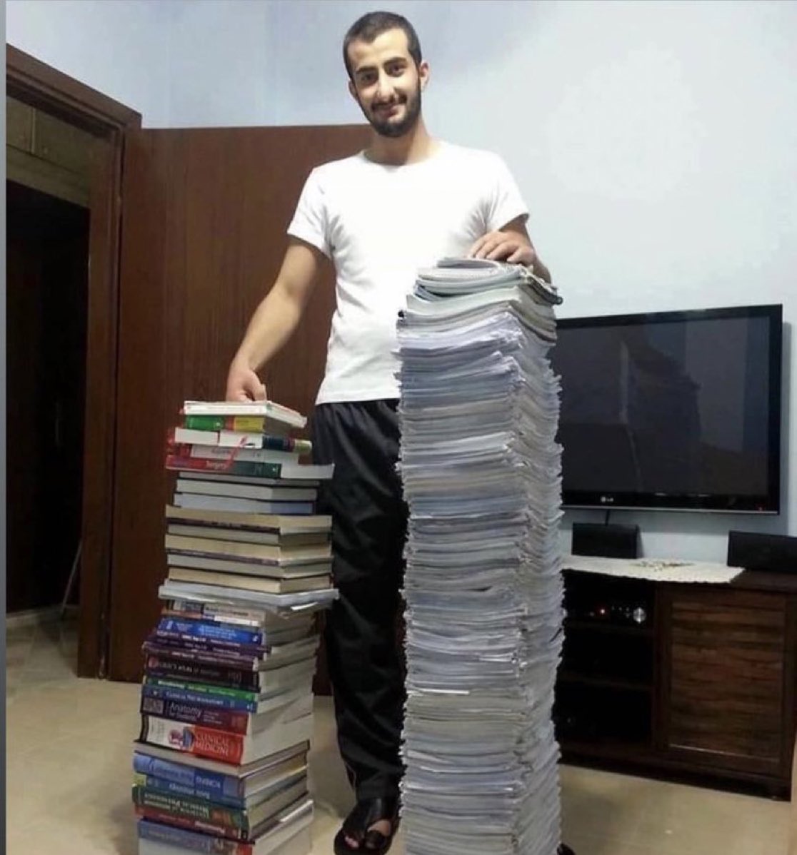 Doctors__squad's tweet photo. Nothing just a medical student
with their syllabus. 😭😭 https://t.co/dAR5ukm1dT