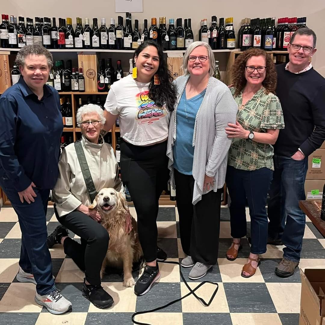 When writing is your favorite part of being an author, promotion can be a bit of a drag. That's why you need to a writer buddy to make the time fly by.
@tracypc6161 tells us all about it on the blog!
👭 roguewomenwriters.com/moving-merch-b…👭