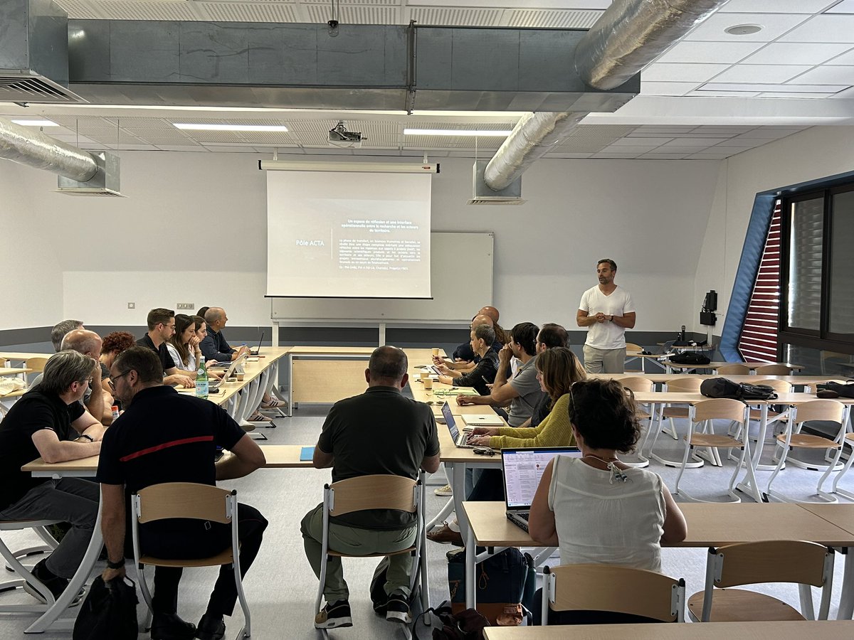 2ème séminaire scientifique du pôle ACTA ( Accroitre les compétences du territoire et des acteurs) de l’UMR LISA sur la notion de résilience. Projet Lià, FRES et un retour du projet GOLIAT.
À ringraziavvi à tutti ! <a href="/UnivCorse/">Università di Corsica</a> <a href="/umrlisa/">UMR LISA</a> <a href="/citaportivechju/">Cità di Portivechju</a>