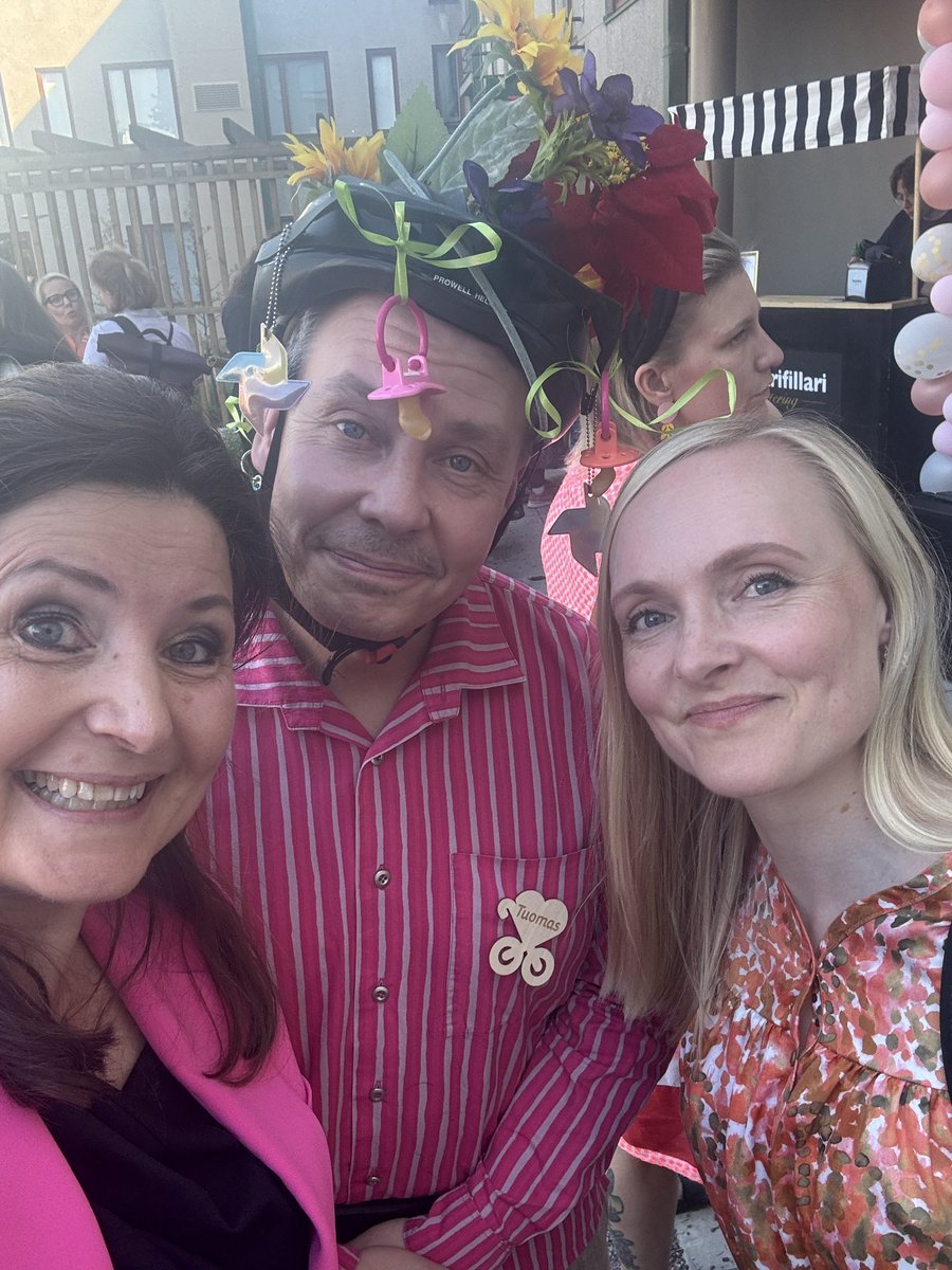 Ei koskaan saa sanoa minä en osaa, vaan vaikeimmissakin tilanteissa pitää sanoa minä yritän, sanoi Miina Sillanpää. Siinä hengessä tänään lämmin tilaisuus Helsingin Ensikodissa. Ilta päättyi Paasitornin tilaisuuteemme Eero Heinäluoman kanssa.