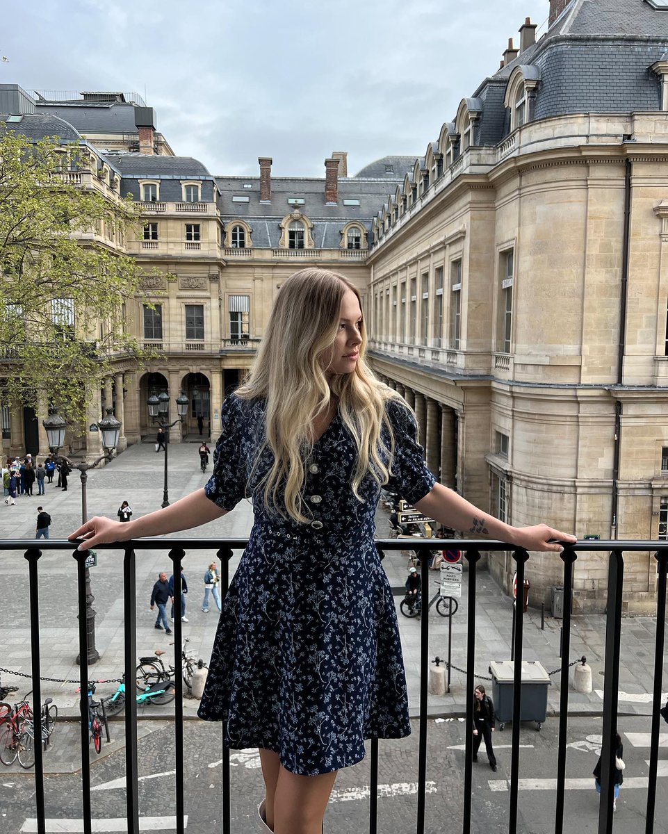Inspiration is easy to find in the City of Lights when timeless Parisian architecture is right outside your window. #HotelDuLouvre

📸 @marigladkaya