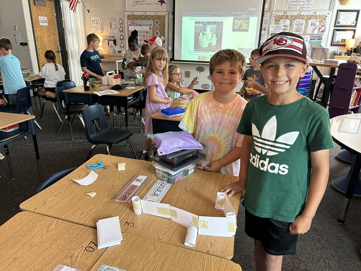 JillEltiste's tweet photo. Classroom STEM challenge: build a castle using notecards, scissors & tape. We are up for the challenge! @ShoalCreekStars #LPSsummer2024 #scstars https://t.co/76uR2p7Cay