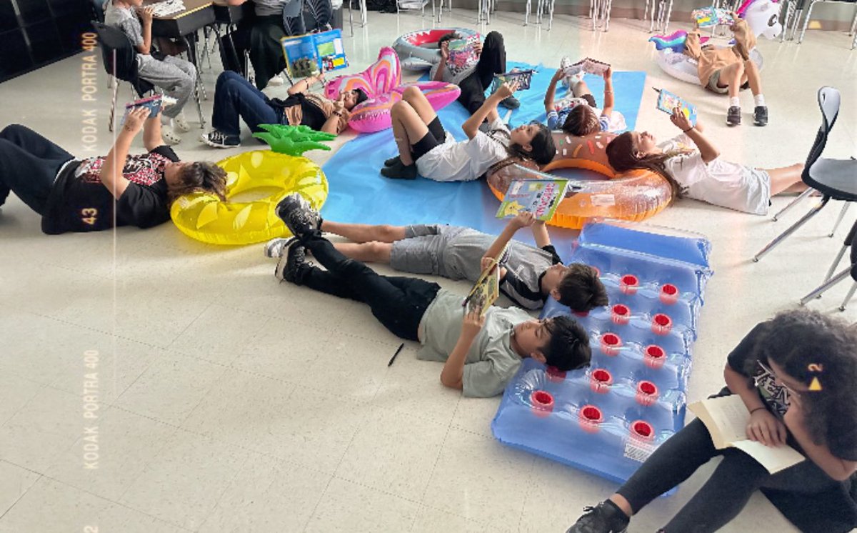 baileyonfire's tweet photo. 5th Graders in Mrs Harts class are enjoying “reading  by the pool” on their floats this afternoon 😎☀️🌊 @nisdelemelar @NISD @NISDLewis https://t.co/RVsWEwp2KV