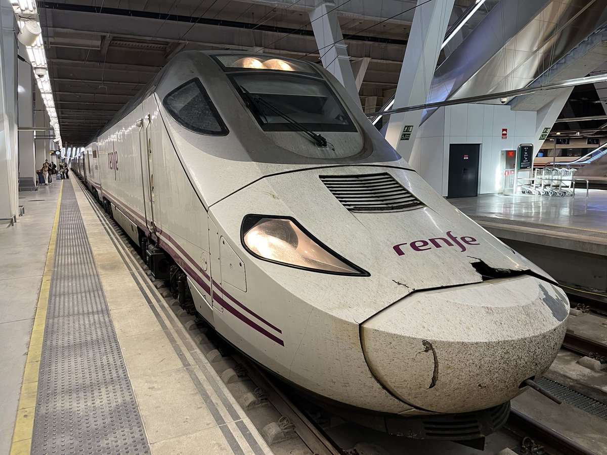 This little monster carried us to Vigo for #DjangoConEurope2024! It may look like a regular train to most passengers, but it’s fascinating for railroad enthusiasts like me. Our journey began on a standard gauge (1,4 m) track and ended on an Iberian gauge (1,6 m) track. The change