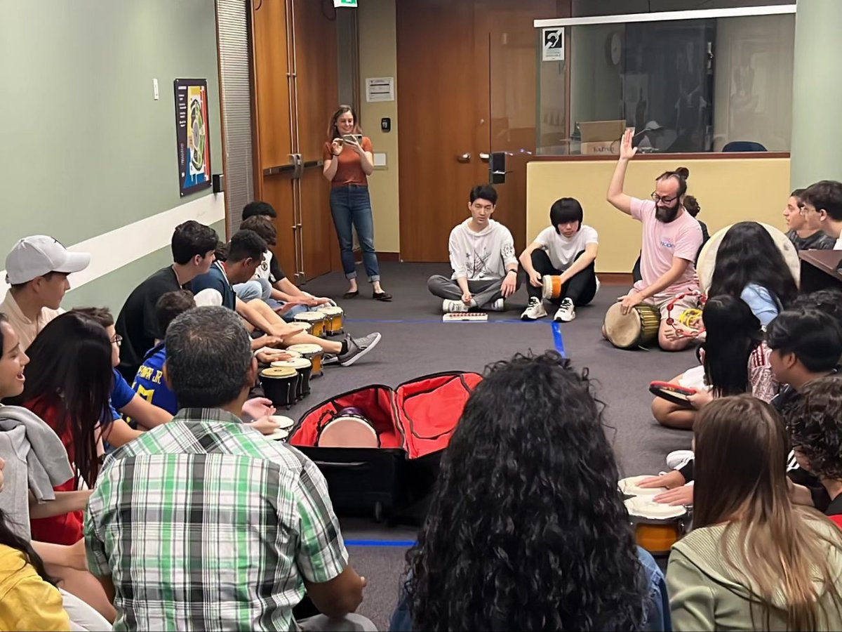 MusicFromhope's tweet photo. Last week we had the opportunity to collaborate with the Newcomer office at @cityoftoronto , to facilitate 3 workshops for 3 different groups and ages, on the 10th Newcomer day anniversary .Thanks for inviting us.

#Canada #toronto #cityoftoronto #newcomer #Musicfromhope https://t.co/BfN9rwJ8kc