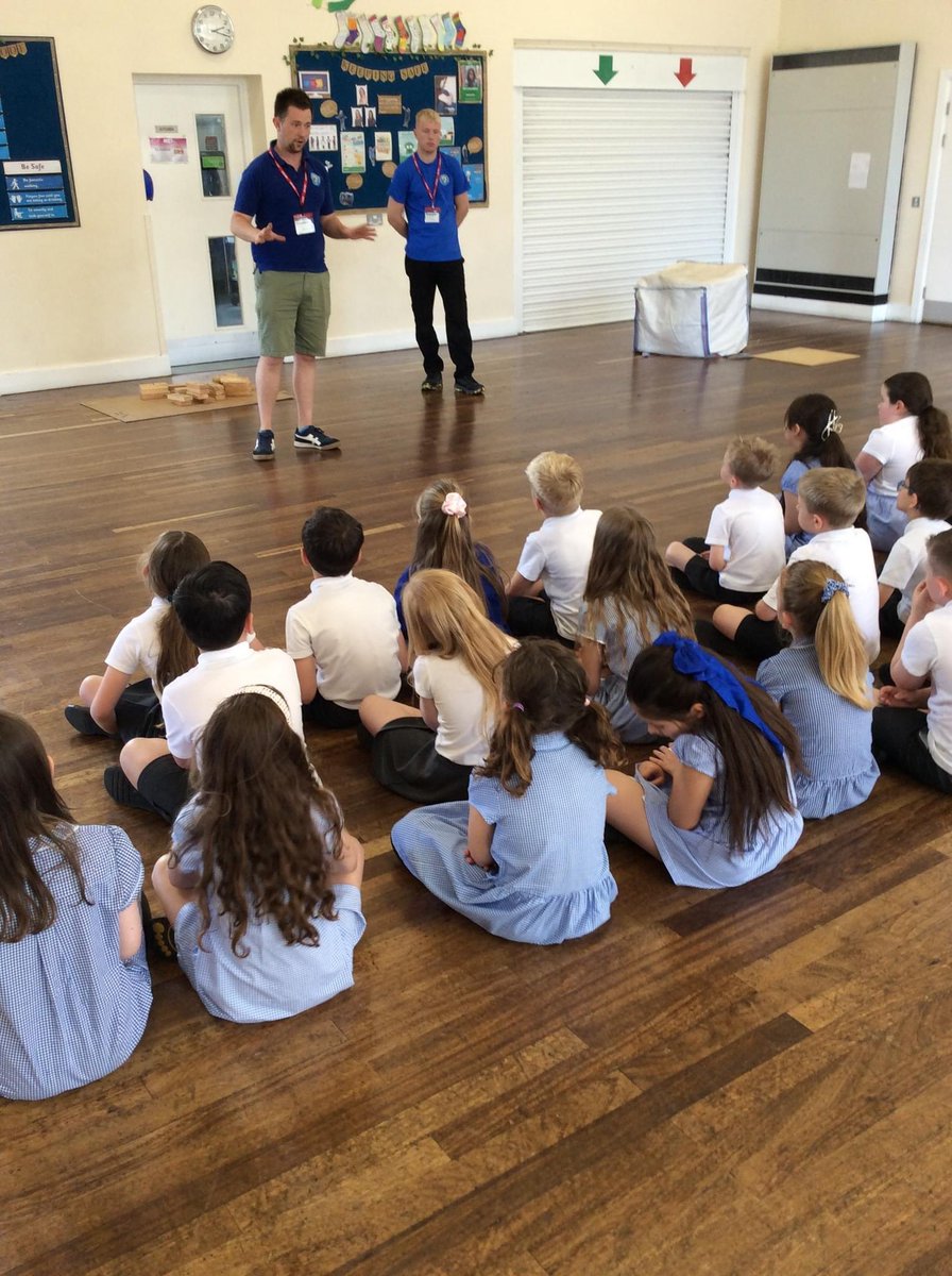 HurworthPrimary's tweet image. Year 3 loved their session with @problemsolveit where they had to use their fraction knowledge to match dominoes, build a cube and use their shape knowledge to make different sided shapes! Some groups even managed to complete the cube and dominoes activity! #HurworthYear3