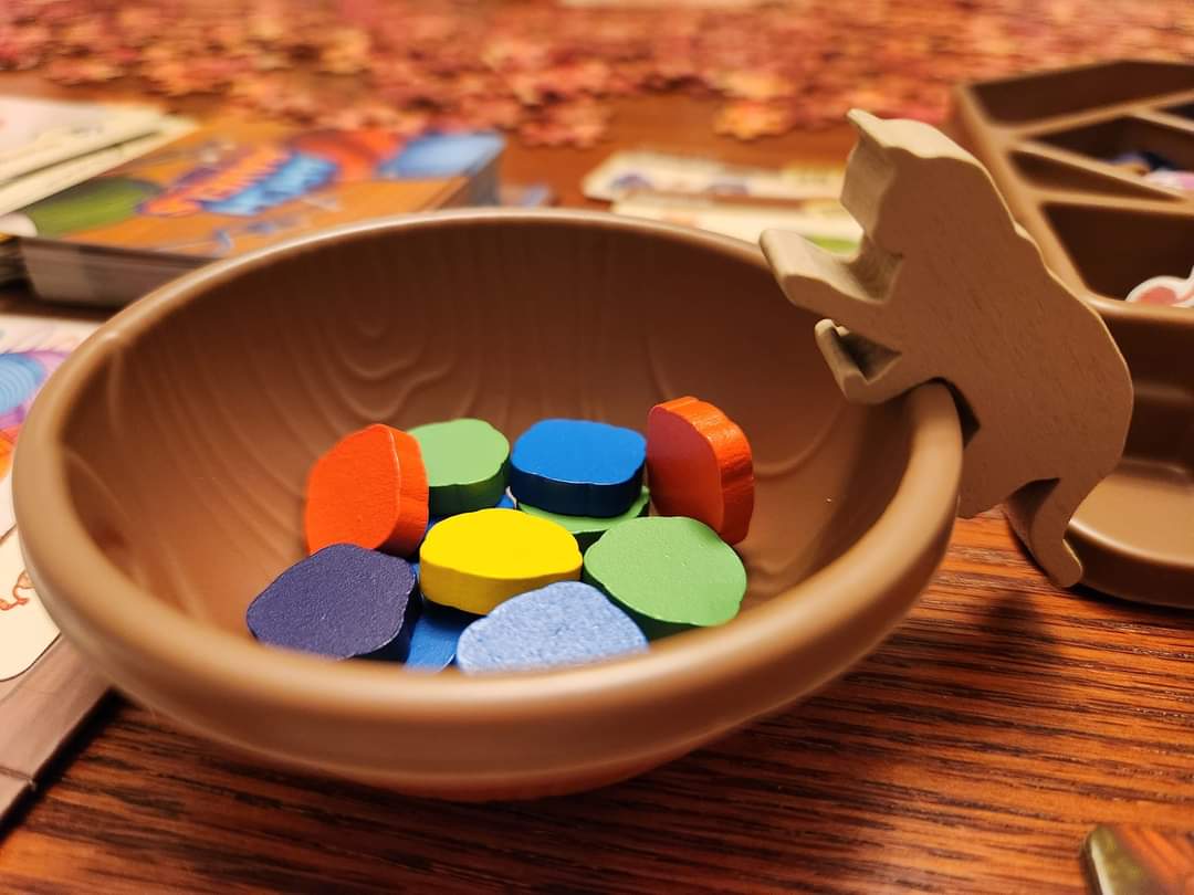ChocoChipMeeple's tweet photo. We may be heading into summer, but there's no bad time for a game about knitting cute and comfy clothes, plushies and more! 🧵🧶🪡

My mom and I learned how to play Arch Ravels by @xyzgamelabs over the weekend and I'm already in love. Snugglesaurus is a cutie pie!!! 😍🦕✨ https://t.co/hwasOpQqWk