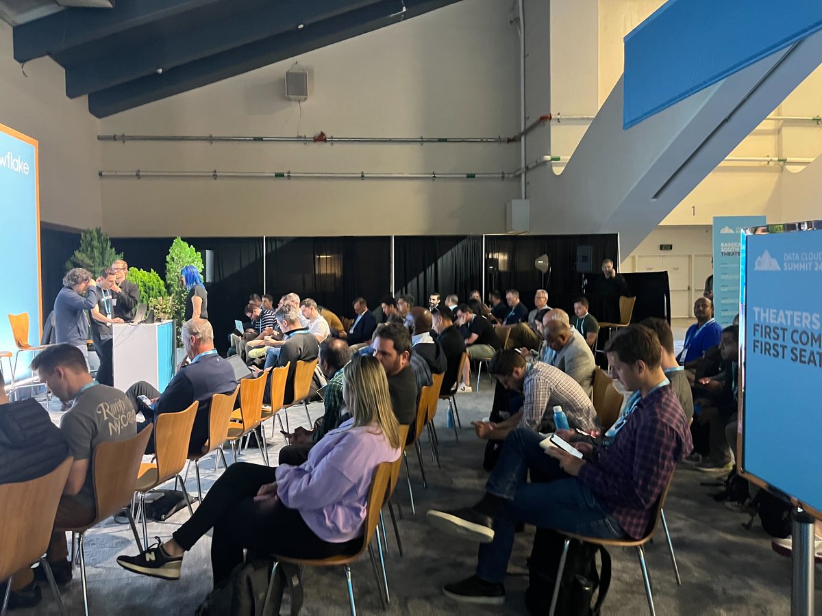 census's tweet image. A packed house at @SnowflakeDB Summit for our session with @AlexNetsch, VP of Revenue Ops at @Rippling!
Rippling's Customer 360 intent timeline in Salesforce shows every interaction with an account, product usage data, and 3rd party data.
DIY your own ABM platform w/ Census π