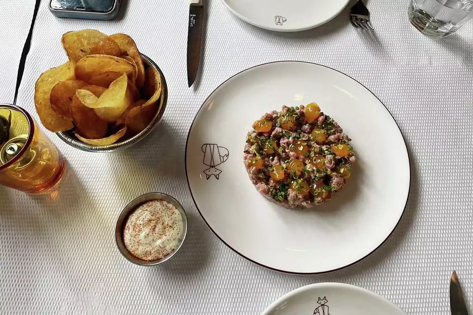 TOPCHEFSIE's tweet photo. Corey Lee's beloved French bistro, Monsieur Benjamin, is closing its doors after a decade. From steak frites to duck confit, this Hayes Valley gem will be missed. Why the sudden end? 🥂🍽️ #SanFrancisco #RestaurantLife #CulinaryWorld #ChefsLife #FoodNews
https://t.co/vZRp3edoHO https://t.co/KrPqDY5BEY