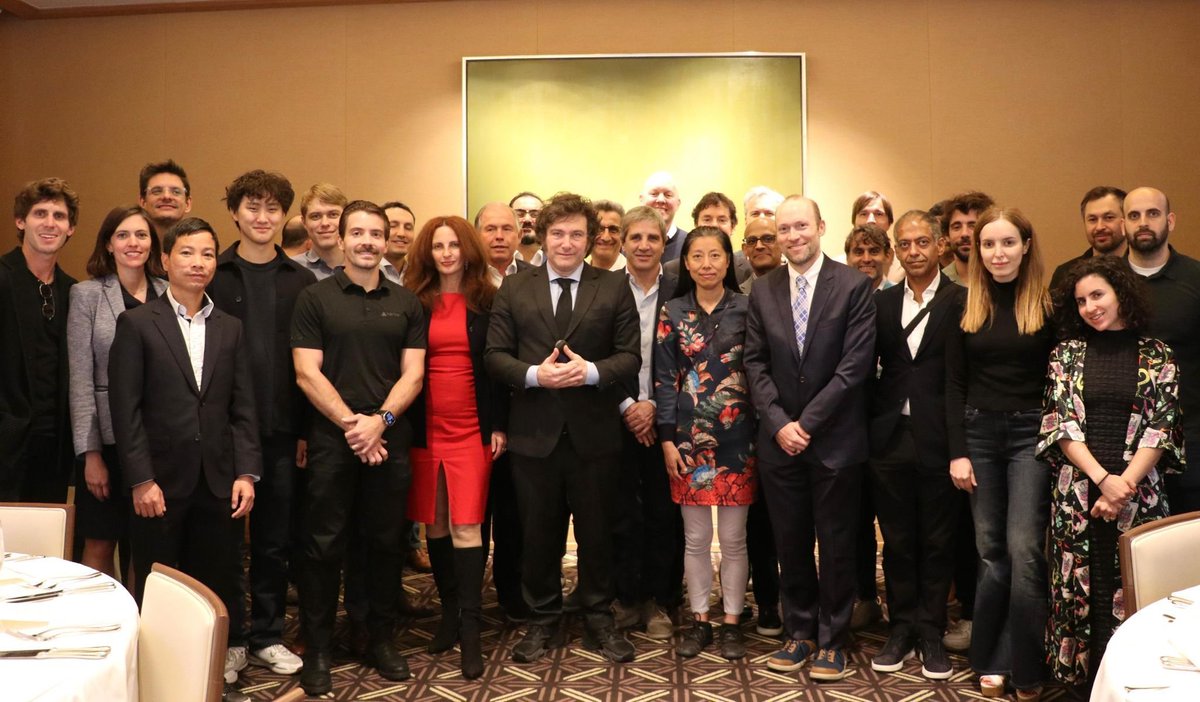 🚨Every now and again, you see a line up that stops you in your tracks. This is one of those moments.

Founder of <a href="/OasisLabs/">Oasis Labs</a> / $ROSE - Dawn Song, amongst the biggest names in the space. 

<a href="/OasisProtocol/">Oasis 🌹</a> is the privacy infrastructure.🌹

Full list of attendees below⬇️

From a