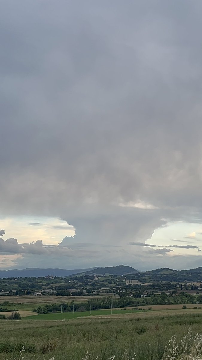 GioFrattari's tweet photo. Come si chiama questo fenomeno in meteorologia? https://t.co/o6AggwzFFx