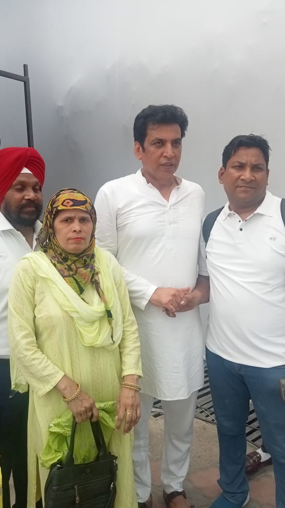 Aicc 24 अकबर रोड पर 
इंडिया गठबंधन की जीत ka
जश्न मनाते हुए जश्न मनाते हुए