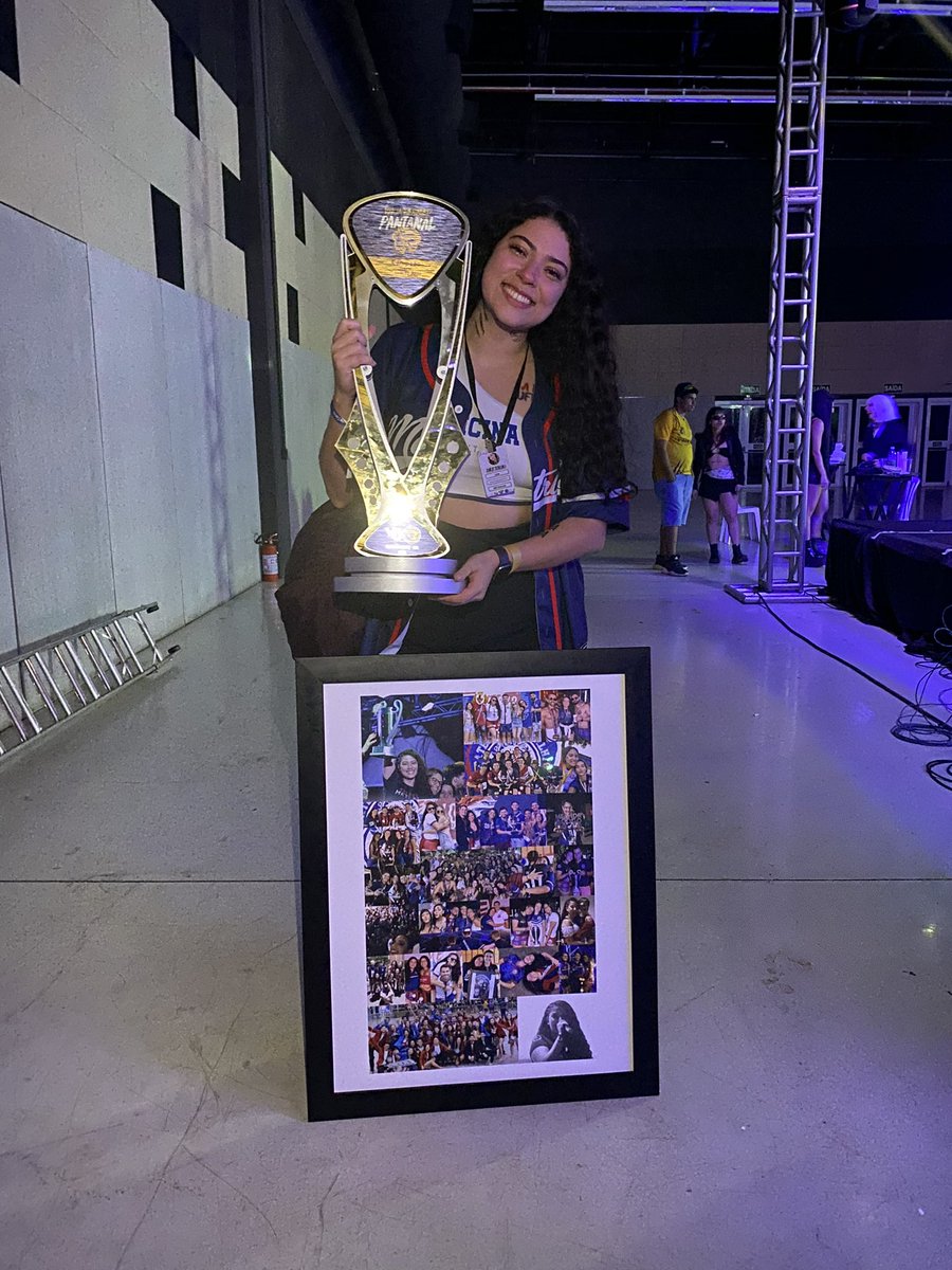 gabimoraesc's tweet photo. campeões de tudo, não falta nada! e eu posso falar que vi todos os nossos titulos, de 2018 a 2024. que honra, que jeito lindo de encerrar tudo isso. te amo, atlética metralha! 💙❤️🤍 @tweetralha https://t.co/S55I3r2GVY