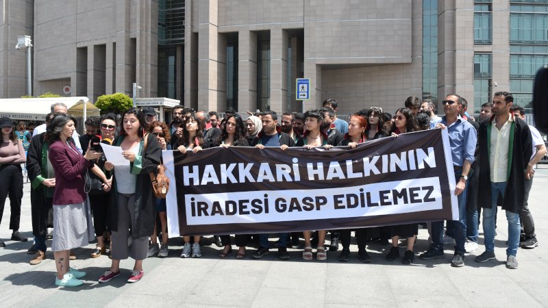 İstanbul’da hukuk örgütlerinden kayyum tepkisi sendika.org/2024/06/istanb…