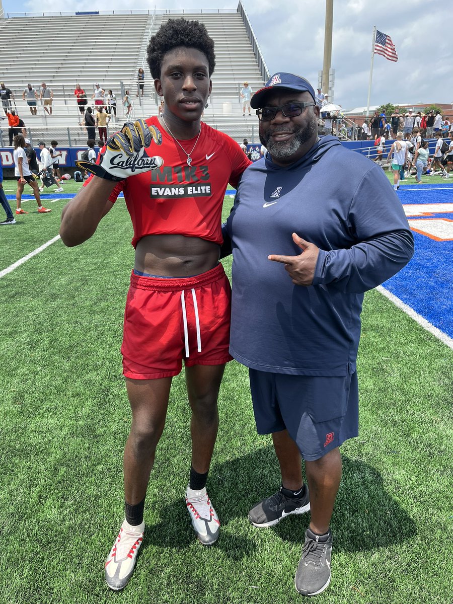 What’s up Arizona?! #BearDown 👀 
<a href="/RealCoachCarter/">Alonzo “Zo” Carter</a> 
<a href="/CoachCalebMoore/">Coach Caleb</a> 
<a href="/ArizonaFBall/">Arizona Football</a>