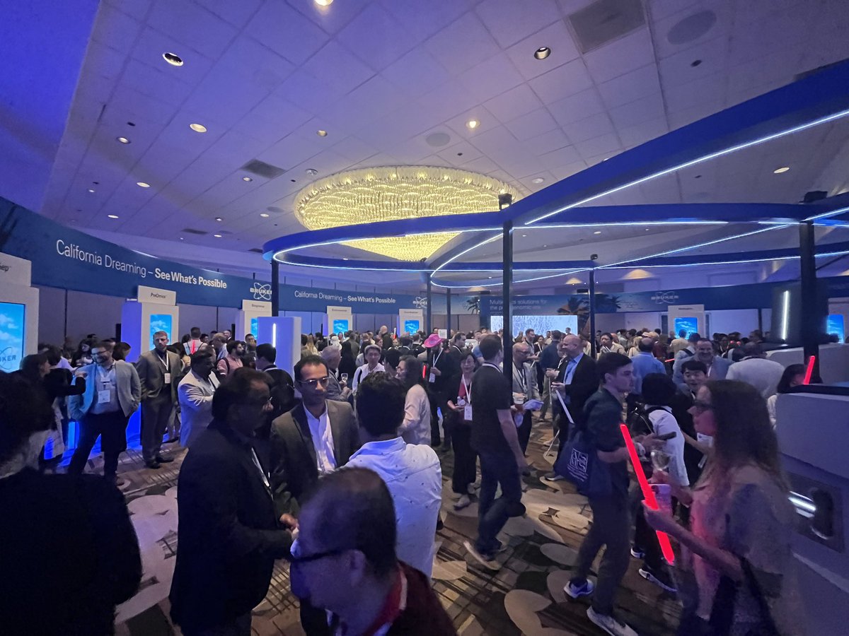 Shourjomz's tweet photo. Our booth is more popular than a Taylor Swift Concert ! Does that make everyone a Brukie !! #bleedblue https://t.co/7lhc2o47LF