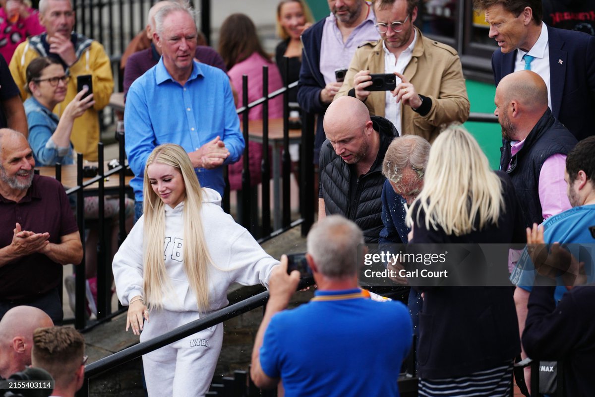 shitbritishpics's tweet photo. Reform UK party leader Nigel Farage reacts after a woman threw a drink over him, as he launches his election candidacy at Clacton Pier (2024) https://t.co/Pnm4zsmixS