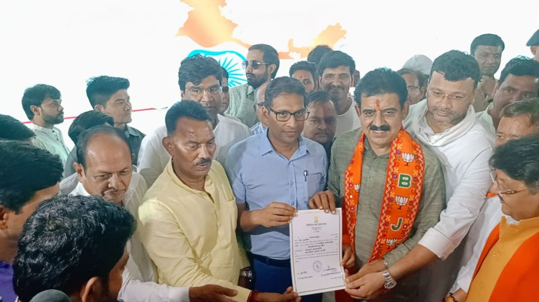 VistaarNews's tweet photo. MP Election Result: इंदौर ने बनाए 2 रिकॉर्ड, देश में सबसे अधिक वोट से जीते शंकर लालवानी, नोटा ने भी बनाया कीर्तिमान
#MPNews #MPElectionResult #indore #ShankarLalwani #VistaarNews
पढ़ें पूरी खबर- https://t.co/A7NiWDjqLd https://t.co/Uwk2vhj96a