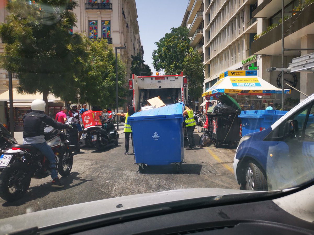 Left Sikalidis tweet media