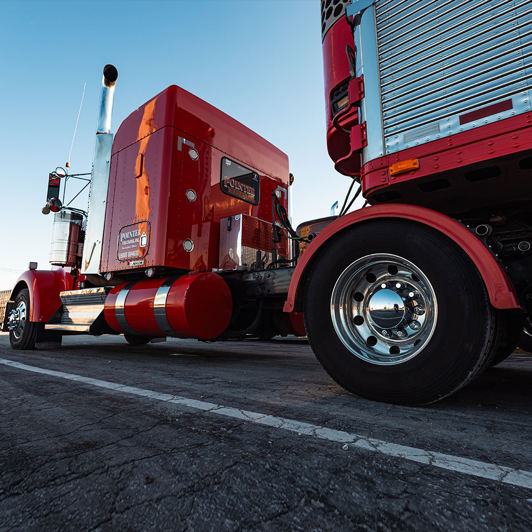 The set up is sharp as heck! #4StateTrucks #ChromeShopMafia #chrome #chromeshop #customtrucks #semitrucks #trucking #customrig #bigrig #18wheeler #tractortrailer #largecar #cdldriver #trucker #truckers #truckerslife #longhaul