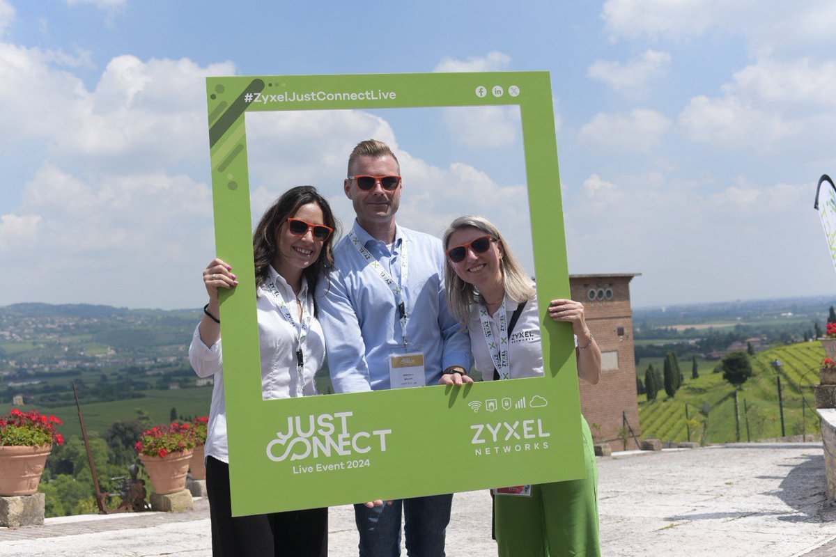ZyXELItalia's tweet image. 🍷 Il pomeriggio #ZyxelJustConnectLive è all’insegna delle degustazioni e delle visite alle cantine del Castrum Wine Relais Valpolicella, ma è anche dedicato all’esplorazione di #NebulaCloud con il Tech Lab Live guidato da Mario Nisi ☁️
Grazie ai partecipanti! #ZyxelNetworks