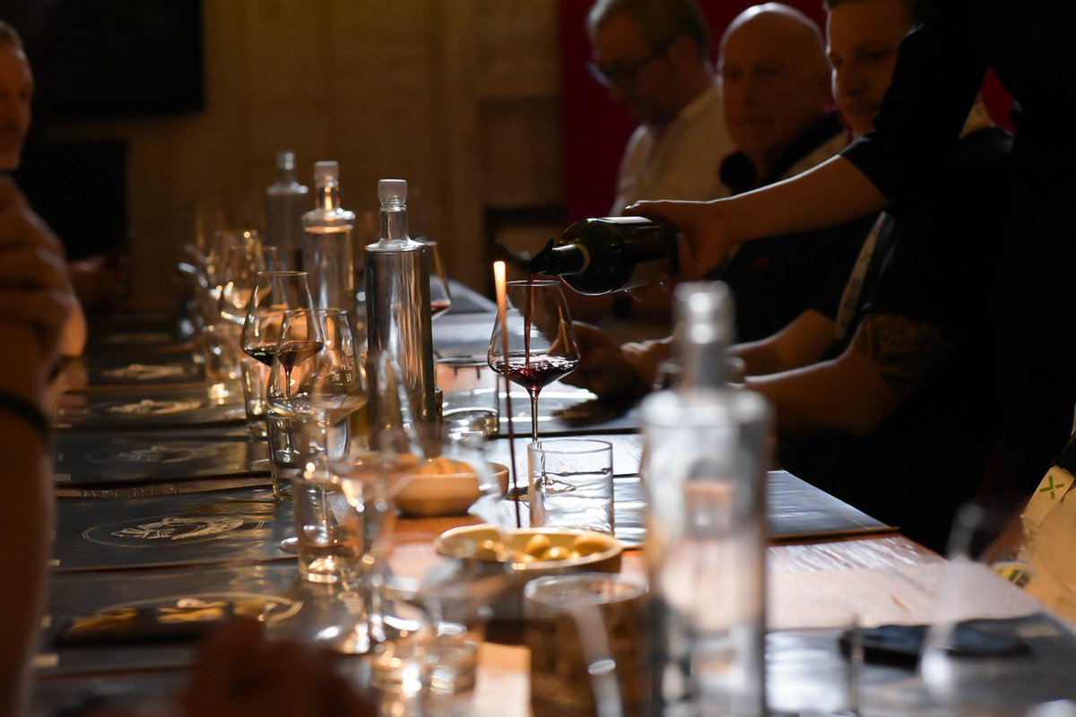 ZyXELItalia's tweet image. 🍷 Il pomeriggio #ZyxelJustConnectLive è all’insegna delle degustazioni e delle visite alle cantine del Castrum Wine Relais Valpolicella, ma è anche dedicato all’esplorazione di #NebulaCloud con il Tech Lab Live guidato da Mario Nisi ☁️
Grazie ai partecipanti! #ZyxelNetworks