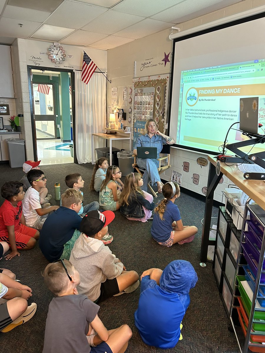 JillEltiste's tweet photo. Learning about summer reading opportunities with Ms. Lewis @ShoalCreekStars #scstars #starssc #LPSSummer2024 https://t.co/kDHap5oZ8G